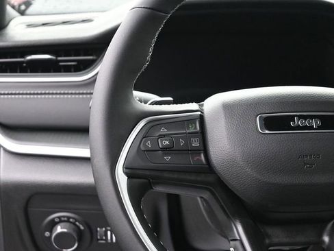 New 2025 Jeep Grand Cherokee Altitude AWD/4WD image 28