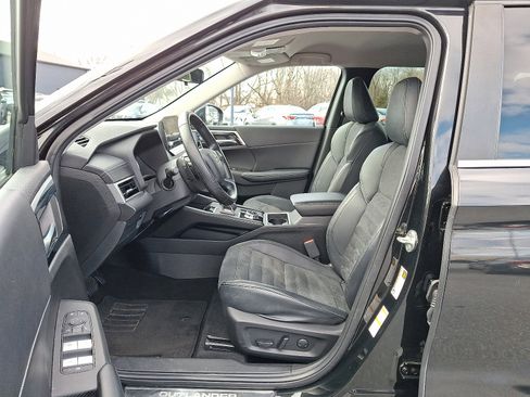 Used 2022 Mitsubishi Outlander SE image 16