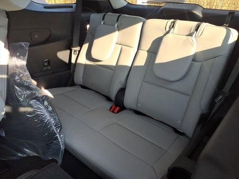 Used 2026 Ford Explorer Active w/ Active Comfort Package AWD/4WD image 8