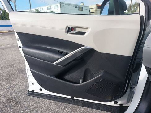 Used 2022 Toyota Corolla Cross L image 25