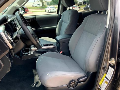 Used 2016 Toyota Tacoma SR5 w/ SR5 Appearance Package (SN) image 8