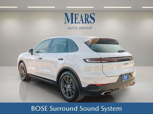 Used 2024 Porsche Cayenne w/ Premium Package image 8