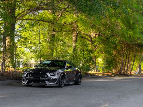 Used 2016 Ford Mustang Shelby GT350 w/ Technology Package image 36