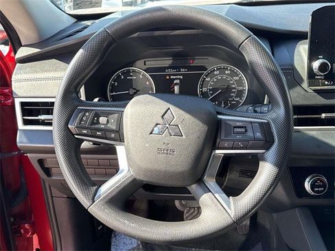 Used 2022 Mitsubishi Outlander ES image 18