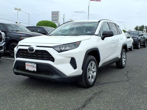 Used 2019 Toyota RAV4 LE AWD/4WD image 3