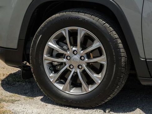 Used 2021 Jeep Cherokee Latitude Lux w/ Sun & Sound Group image 53