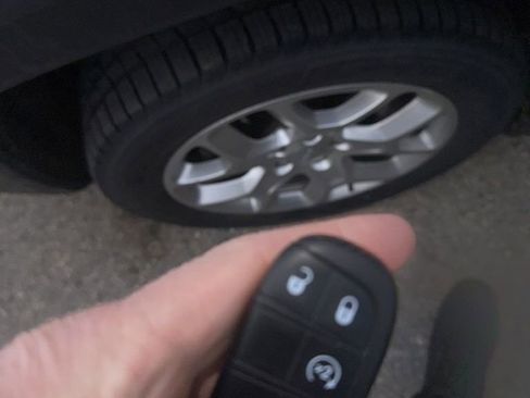 Used 2018 Jeep Renegade Latitude w/ UConnect 8.4 Nav Group image 6