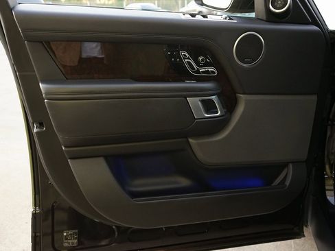 Used 2020 Land Rover Range Rover Long Wheelbase HSE image 28