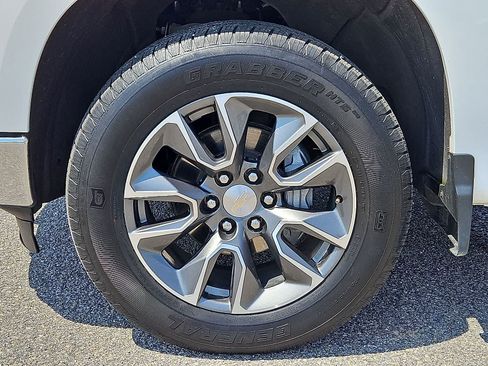 Used 2023 Chevrolet Silverado 1500 LT AWD/4WD image 38