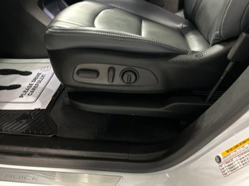 Used 2023 Buick Enclave Essence FWD image 13