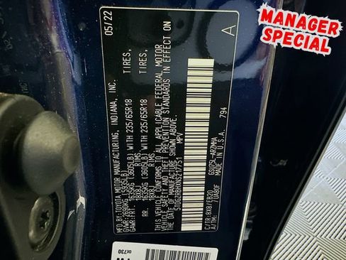Used 2022 Toyota Highlander XLE AWD/4WD image 32