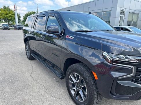 Used 2023 Chevrolet Suburban Z71 w/ Luxury Package AWD/4WD image 11
