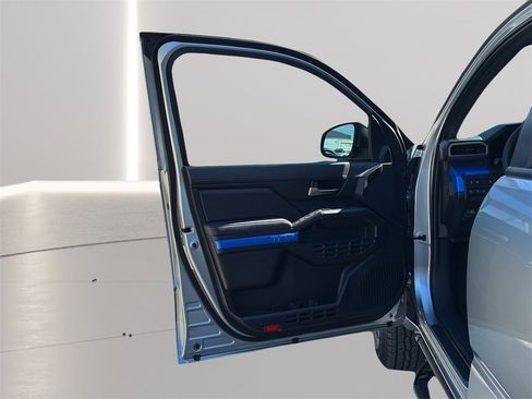 Used 2025 Toyota Tacoma TRD Off-Road image 10
