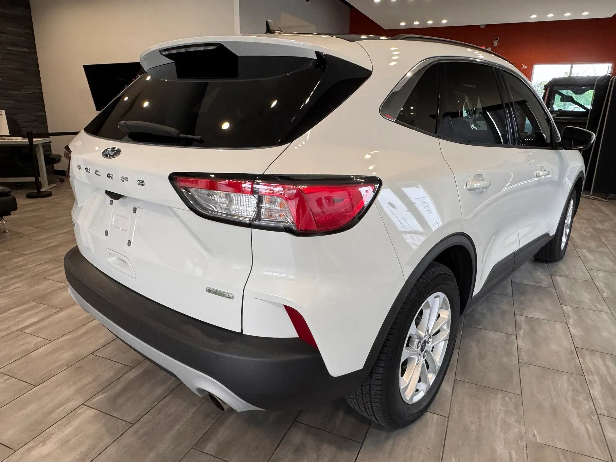 Used 2020 Ford Escape SE FWD image 15