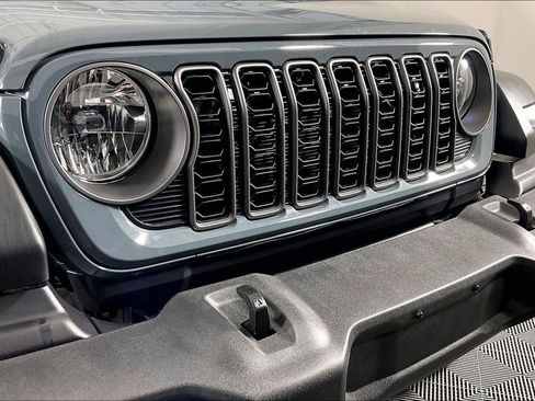 Used 2025 Jeep Wrangler Sport image 35