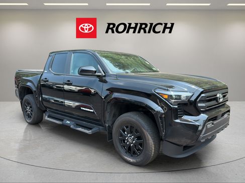 Used 2024 Toyota Tacoma SR5 AWD/4WD image 4