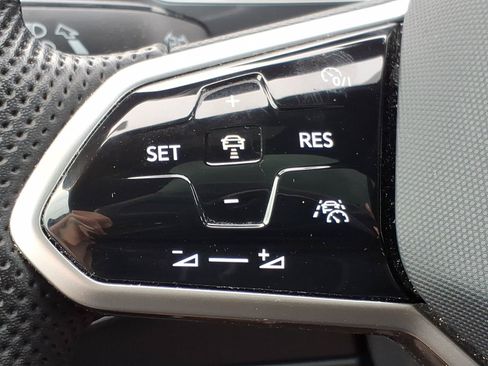 Used 2022 Volkswagen Tiguan SEL R-Line AWD/4WD image 28