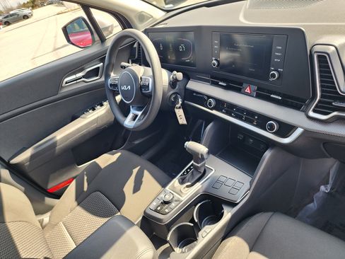 Used 2025 Kia Sportage LX image 14