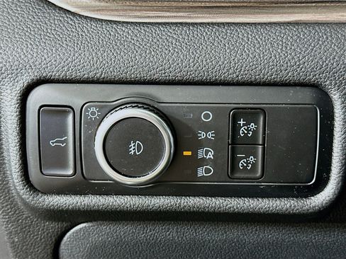 Used 2023 Ford Explorer Limited image 17