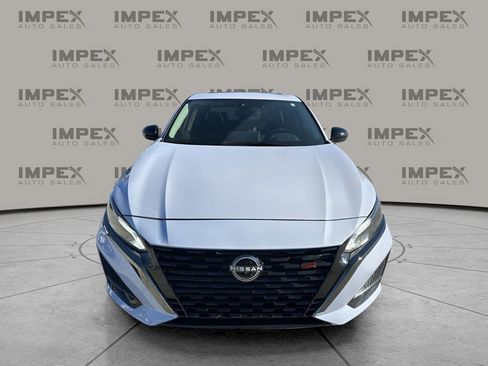 Used 2024 Nissan Altima 2.5 SR w/ SR Premium Package image 8