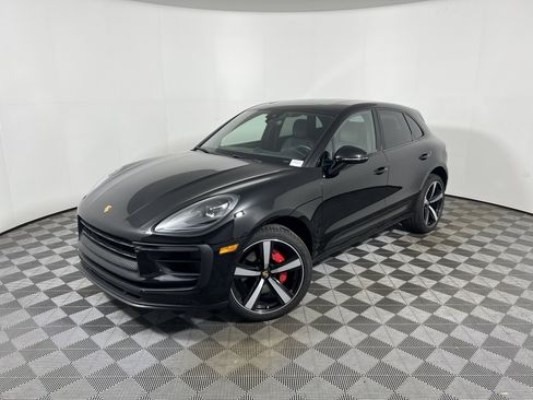 Certified 2022 Porsche Macan S AWD/4WD image 1