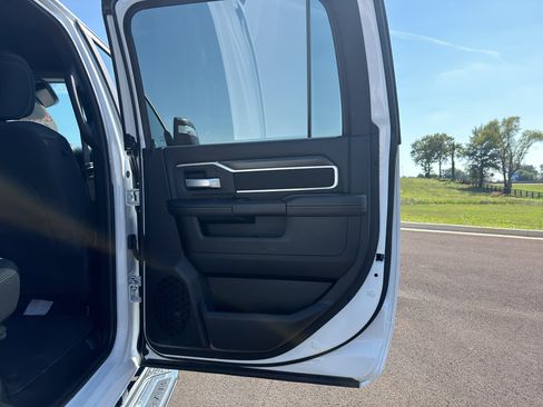 Certified 2026 RAM 2500 Big Horn AWD/4WD image 21
