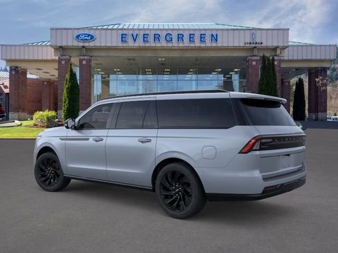 New 2026 Lincoln Navigator L Reserve w/ Jet Appearance Package AWD/4WD image 4