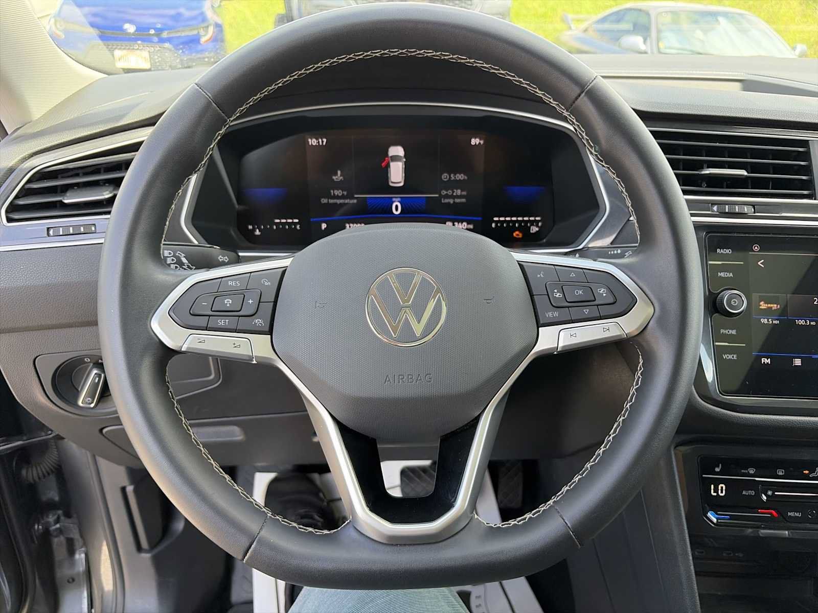 Used 2023 Volkswagen Tiguan SE w/ Panoramic Sunroof Package FWD image 11