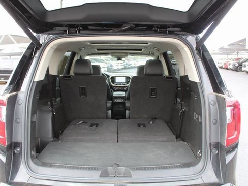 Used 2023 GMC Acadia Denali w/ Black Diamond Edition image 5