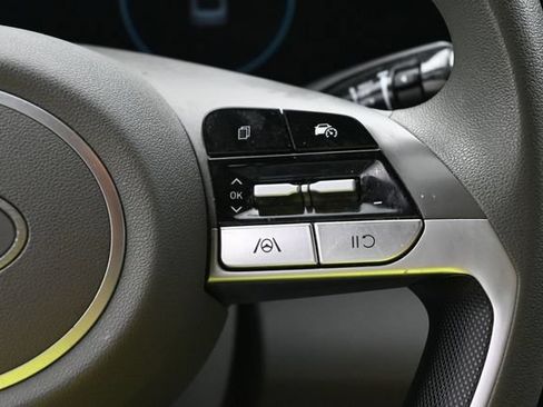Used 2024 Hyundai Elantra SEL FWD image 25