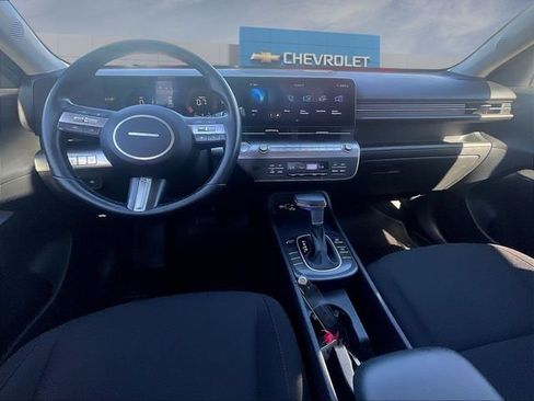 Used 2025 Hyundai Kona SEL FWD image 9
