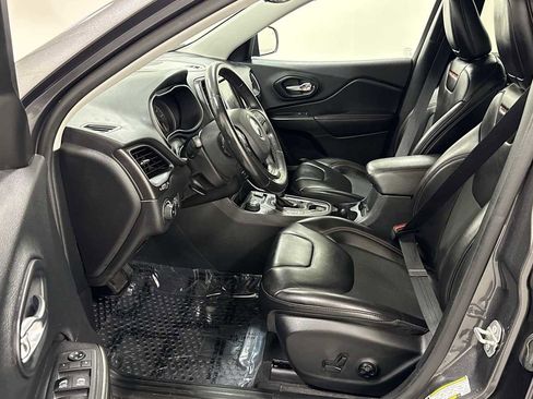 Used 2020 Jeep Cherokee Trailhawk w/ Cold Weather Group image 13