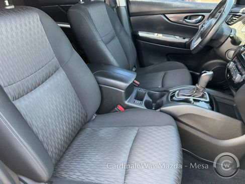 Used 2020 Nissan Rogue SV FWD image 11