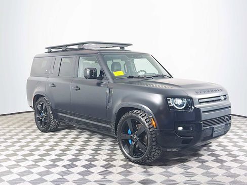 Used 2023 Land Rover Defender 130 X-Dynamic SE image 3