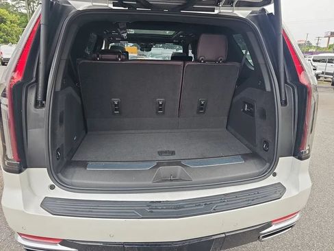 Used 2021 Cadillac Escalade Premium Luxury Platinum RWD image 33