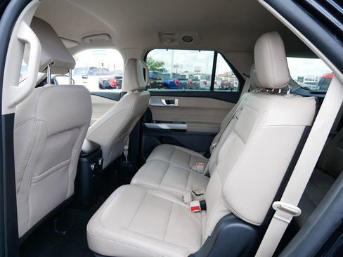 Used 2023 Ford Explorer Limited image 11