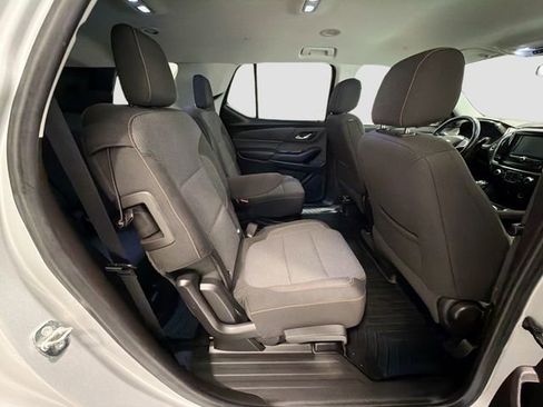 Used 2018 Chevrolet Traverse LT FWD image 24