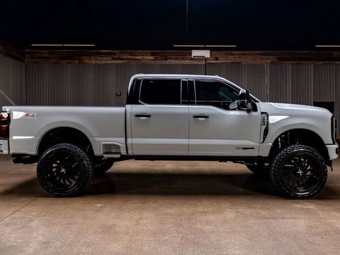 Used 2026 Ford F250 Platinum AWD/4WD image 11