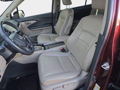 Certified 2019 Honda Pilot Touring image 17