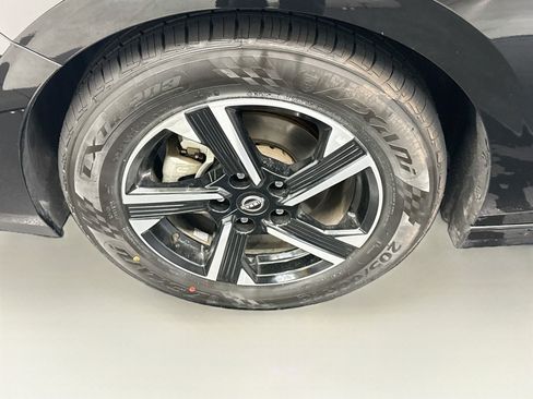 Used 2025 Nissan Sentra SV FWD image 11