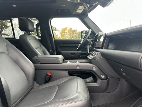 Used 2025 Land Rover Defender 130 X-Dynamic SE image 23