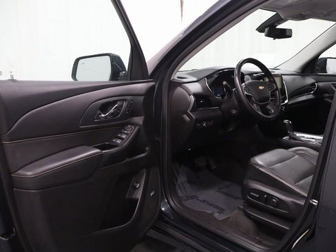 Used 2019 Chevrolet Traverse Premier w/ Driver Confidence II Package FWD image 11