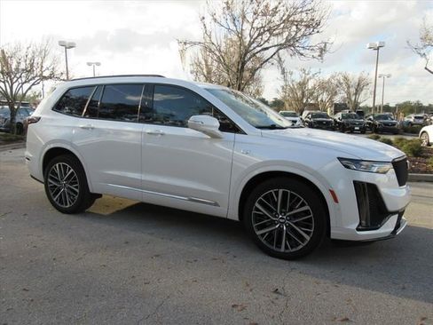 Used 2023 Cadillac XT6 Sport w/ Technology Package image 2