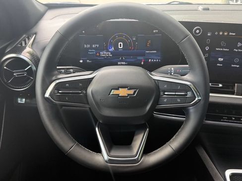 Used 2025 Chevrolet Equinox LT w/ Safety and Technology Package FWD image 16