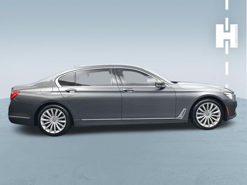 Used 2018 BMW 740i image 3