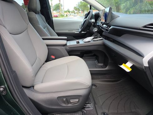 New 2026 Toyota Sienna XLE FWD image 14