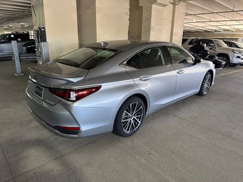 Used 2025 Lexus ES 300h w/ Premium Package FWD image 3