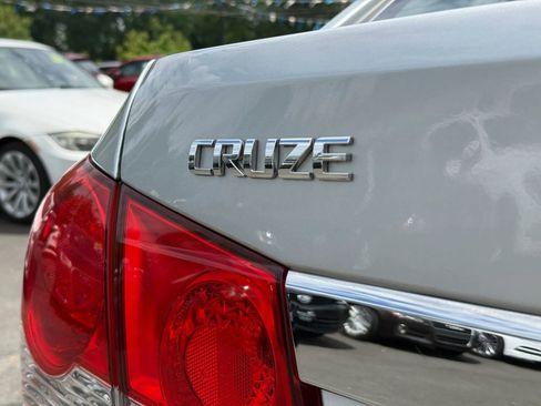 Used 2013 Chevrolet Cruze LS FWD image 6