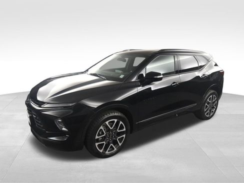 Used 2023 Chevrolet Blazer RS image 2