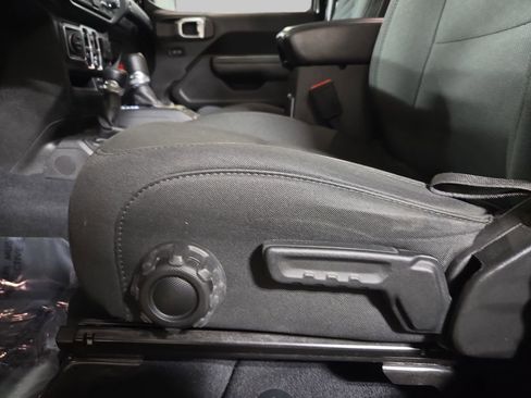 Used 2022 Jeep Wrangler Unlimited Sport AWD/4WD image 29